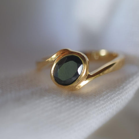 Black Spinel Wave Ring
