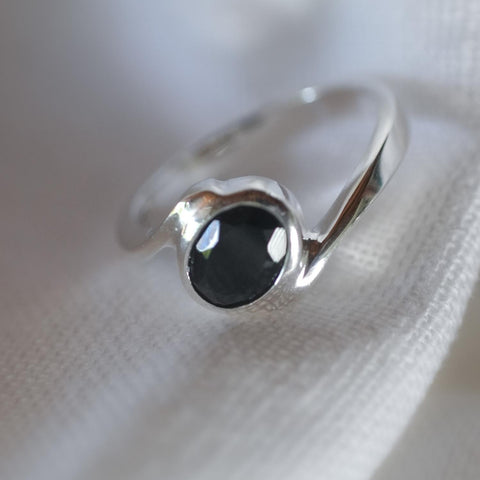 Black Spinel Wave Ring