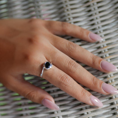Black Spinel Wave Ring