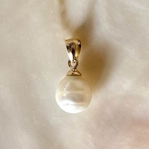 Solid Gold Circle South Sea Pearl Pendant