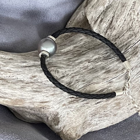Black South Sea Pearl Leather Bracelet